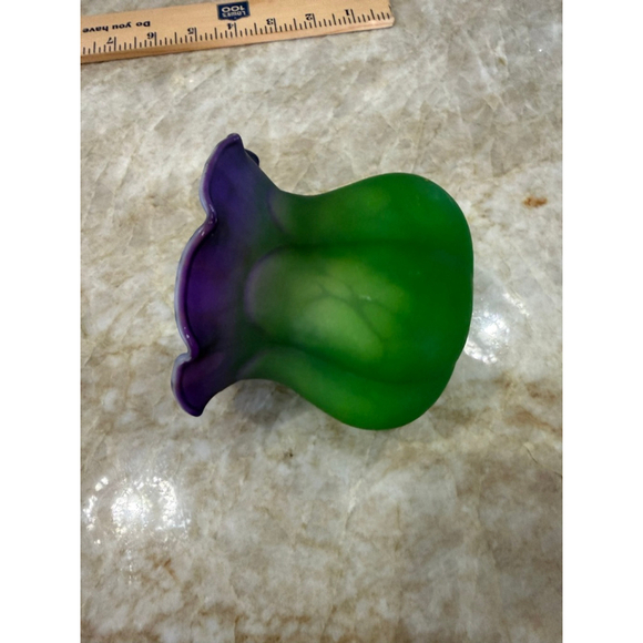 Home Accents Vase Green Purple veining, ruffle edge bud vase - Picture 2 of 7